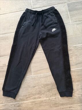 Nike Black Kids Sherpa-Trim Joggers